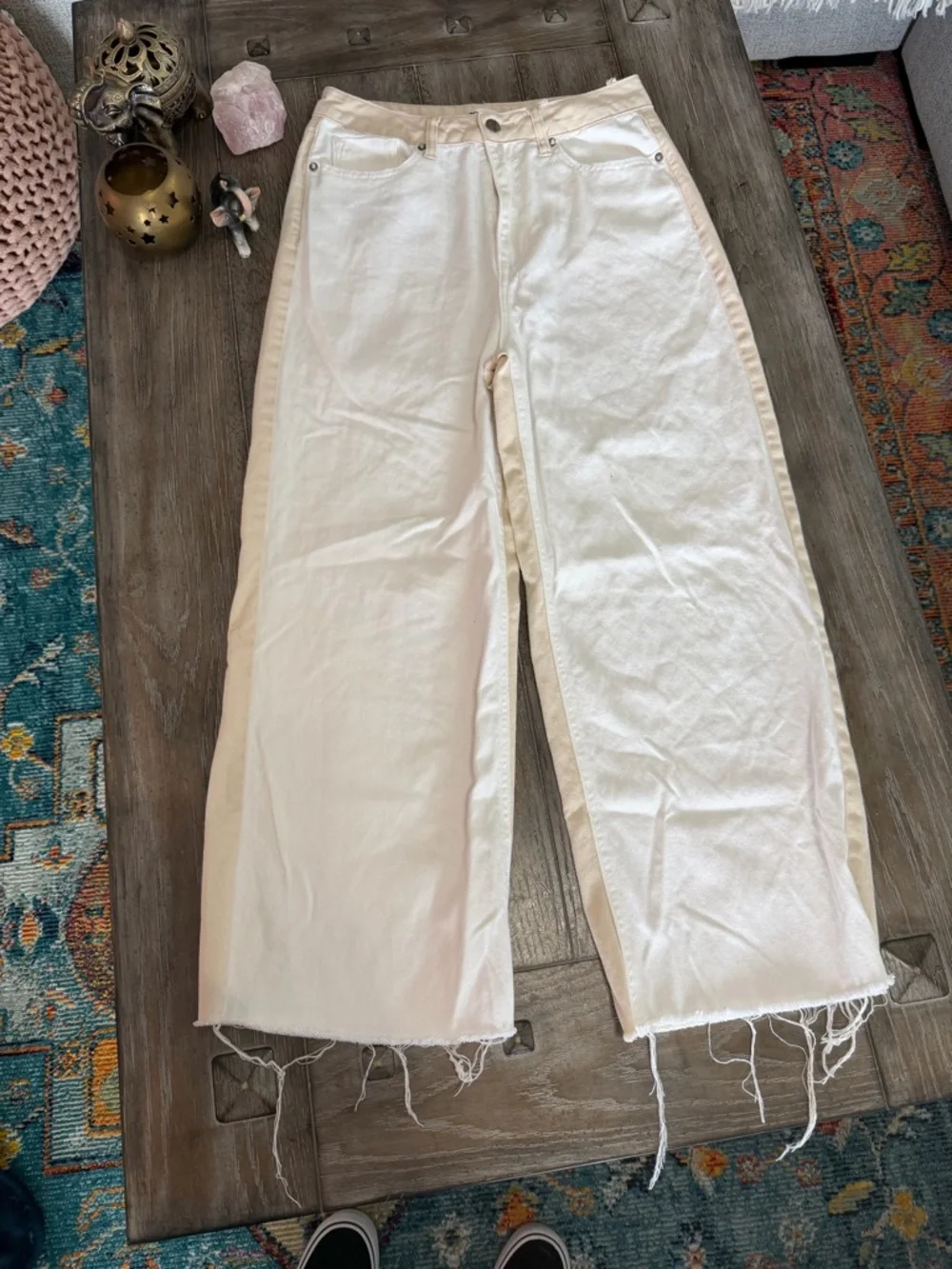 Vigoss Jett Straight Two-Tone Jeans in Cream & White - Picture 1 of 13